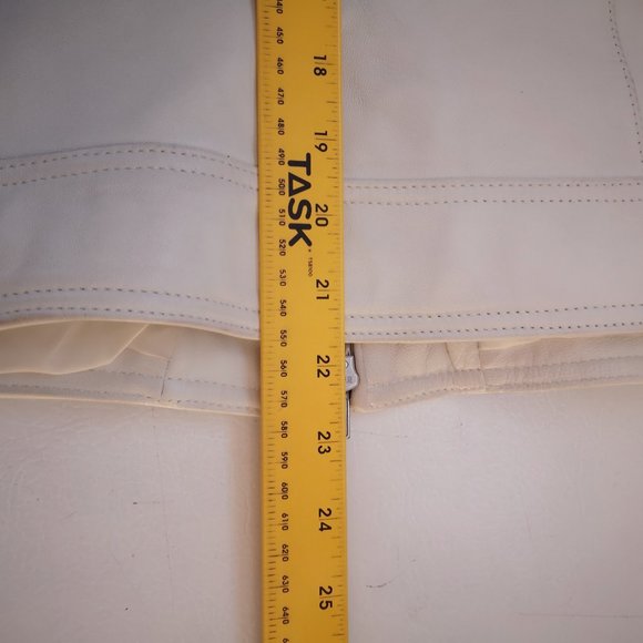 Danier Leather Ladies Off White Motto Style Leather Jacket - Picture 13 of 16